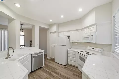 Kitchen - 10856 Glengarry Ln, Dublin, CA 94568 photo 1 of 2