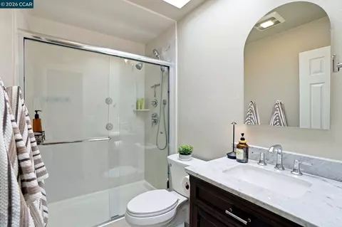Bath - 3196 Diablo View Rd, Lafayette, CA 94549 photo 3 of 3
