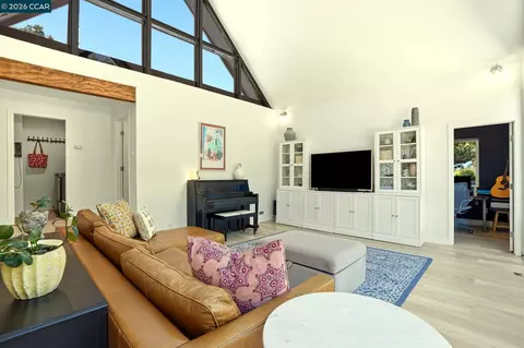 Living - 3196 Diablo View Rd, Lafayette, CA 94549 photo 2 of 4