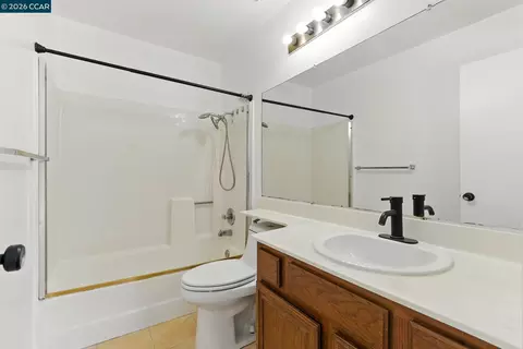 Bath - 128 Peppermill Ln, Pittsburg, CA 94565 photo 1 of 2