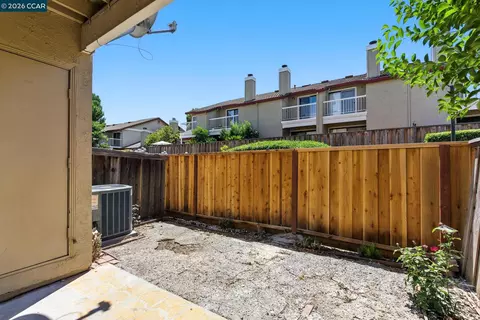 Exterior - 128 Peppermill Ln, Pittsburg, CA 94565 photo 5 of 11