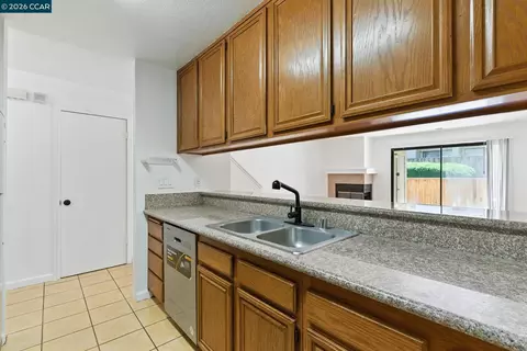 Kitchen - 128 Peppermill Ln, Pittsburg, CA 94565 photo 3 of 5