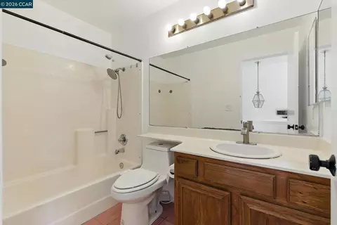 Bath - 128 Peppermill Ln, Pittsburg, CA 94565 photo 2 of 2