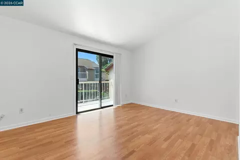 Living - 128 Peppermill Ln, Pittsburg, CA 94565 photo 4 of 5