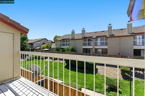 Exterior - 128 Peppermill Ln, Pittsburg, CA 94565 photo 4 of 11