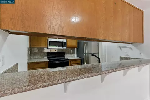 Kitchen - 128 Peppermill Ln, Pittsburg, CA 94565 photo 5 of 5