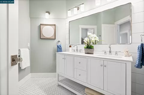 Bath - 1047 Rolling Woods Way, Concord, CA 94521 photo 3 of 4