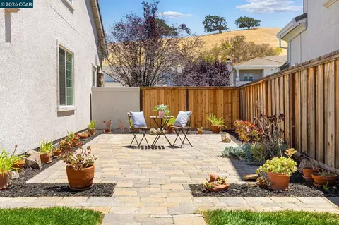 Exterior - 1047 Rolling Woods Way, Concord, CA 94521 photo 3 of 4
