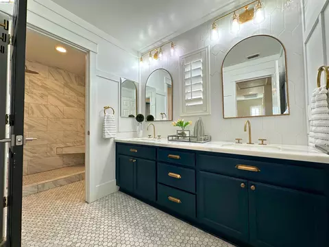 Bath - 2610 Shofield Ct, Tracy, CA 95377 photo 3 of 4