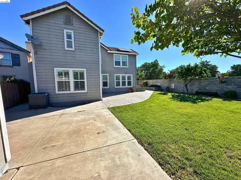 Exterior - 2610 Shofield Ct, Tracy, CA 95377 photo 5 of 8