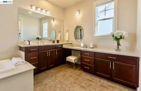 Bath - 4456 Sunset View Dr, Dublin, CA 94568 photo 4 of 5