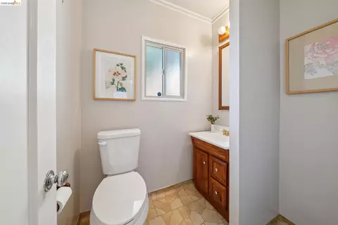Bath - 98 Fairlawn Dr, Berkeley, CA 94708 photo 1 of 4