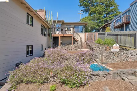 Exterior - 98 Fairlawn Dr, Berkeley, CA 94708 photo 2 of 22