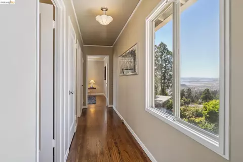 Entry Way - 98 Fairlawn Dr, Berkeley, CA 94708 photo 5 of 7