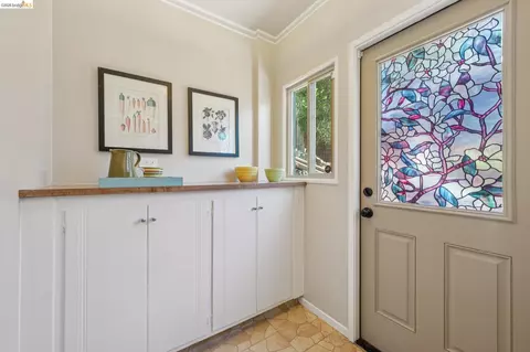 Entry Way - 98 Fairlawn Dr, Berkeley, CA 94708 photo 2 of 7