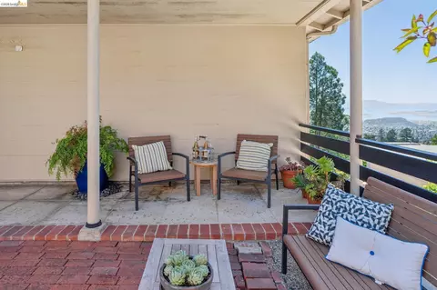 Exterior - 98 Fairlawn Dr, Berkeley, CA 94708 photo 7 of 22