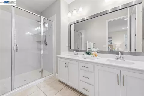 Bath - 4519 Spring Mountain Way, Dublin, CA 94568 photo 3 of 4
