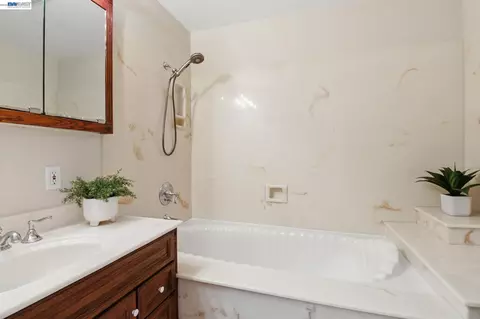 Bath - 8023 Holanda Ln, Dublin, CA 94568 photo 2 of 2