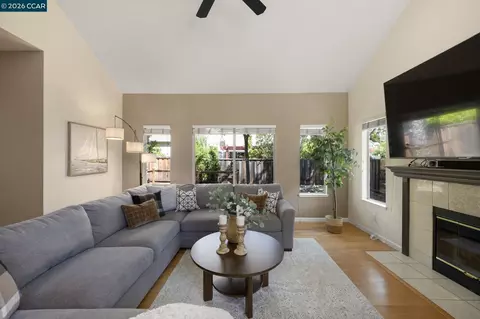 Living - 637 Julpun Loop, Clayton, CA 94517 photo 2 of 5