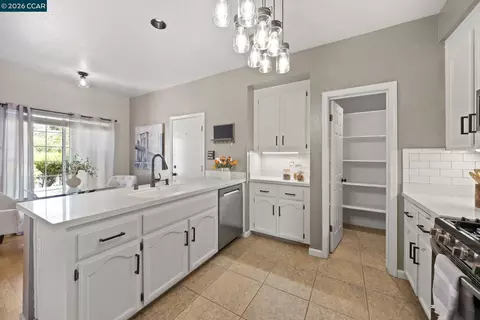 Kitchen - 637 Julpun Loop, Clayton, CA 94517 photo 3 of 5