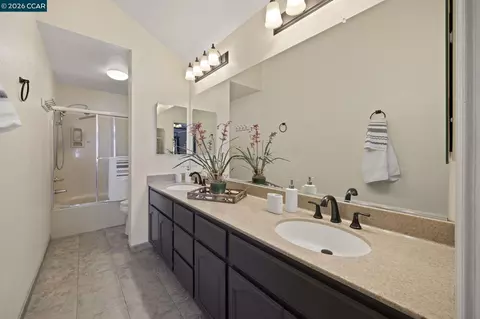 Bath - 637 Julpun Loop, Clayton, CA 94517 photo 4 of 7