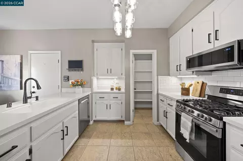 Kitchen - 637 Julpun Loop, Clayton, CA 94517 photo 2 of 5