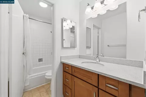 Bath - 1069 Mohr Ln #C, Concord, CA 94518 photo 2 of 3