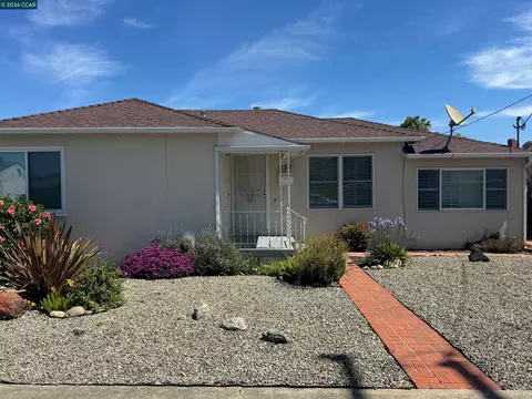 850 Harmony Dr, Ashland, CA 94541