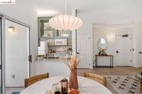 Dining - 2029 Channing Way #3D, Berkeley, CA 94704 photo 5 of 8
