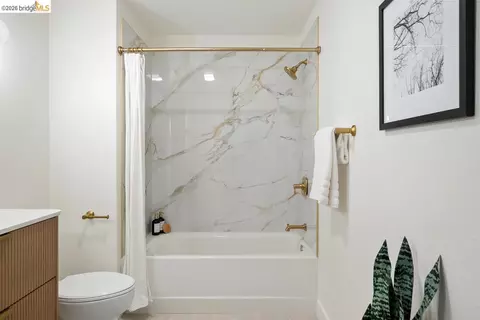 Bath - 2029 Channing Way #3D, Berkeley, CA 94704 photo 2 of 5
