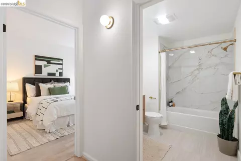 Entry Way - 2029 Channing Way #3D, Berkeley, CA 94704 photo 3 of 3