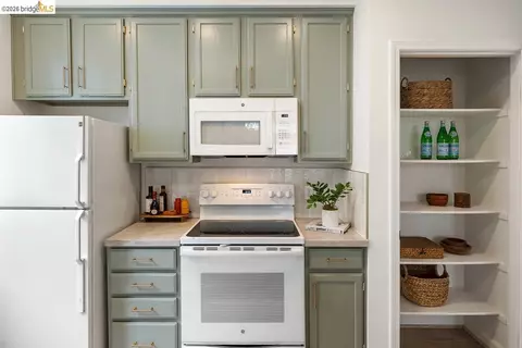 Kitchen - 2029 Channing Way #3D, Berkeley, CA 94704 photo 8 of 9