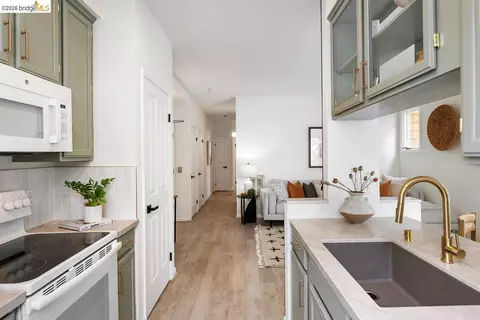 Kitchen - 2029 Channing Way #3D, Berkeley, CA 94704 photo 2 of 9