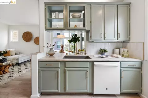 Kitchen - 2029 Channing Way #3D, Berkeley, CA 94704 photo 4 of 9