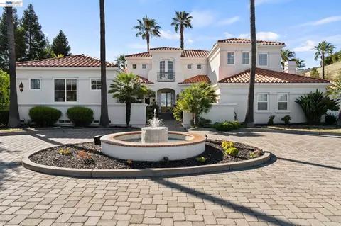 Exterior - 27 Eagle Ridge Ln, Danville, CA 94506 photo 2 of 10