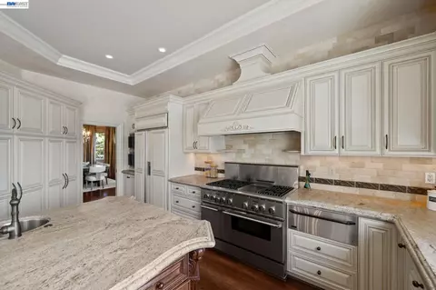 Kitchen - 27 Eagle Ridge Ln, Danville, CA 94506 photo 6 of 7
