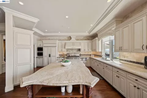 Kitchen - 27 Eagle Ridge Ln, Danville, CA 94506 photo 5 of 7