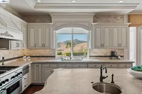 Kitchen - 27 Eagle Ridge Ln, Danville, CA 94506 photo 2 of 7