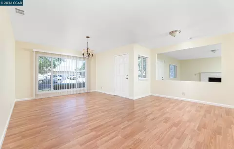 Living - 508 Vervais Ave, Vallejo, CA 94591 photo 2 of 5