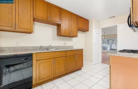 Kitchen - 508 Vervais Ave, Vallejo, CA 94591 photo 3 of 3