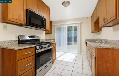 Kitchen - 508 Vervais Ave, Vallejo, CA 94591 photo 1 of 3