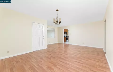 Living - 508 Vervais Ave, Vallejo, CA 94591 photo 3 of 5
