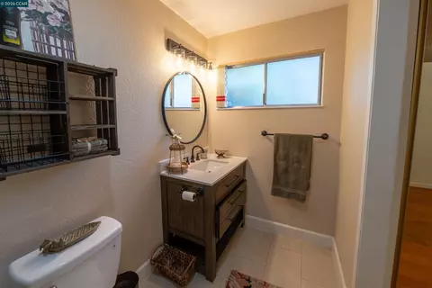 Bath - 2983 Simas Ave, Pinole, CA 94564 photo 3 of 4
