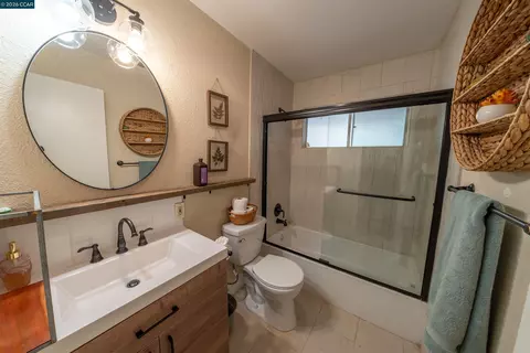 Bath - 2983 Simas Ave, Pinole, CA 94564 photo 1 of 4