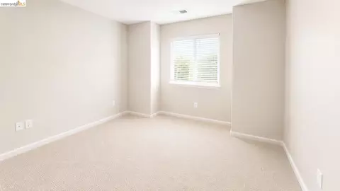 Bedroom - 62 W Brookside Dr, Cloverdale, CA 95425 photo 3 of 4