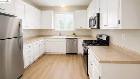 Kitchen - 62 W Brookside Dr, Cloverdale, CA 95425 photo 1 of 1