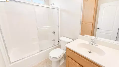 Bath - 62 W Brookside Dr, Cloverdale, CA 95425 photo 2 of 2