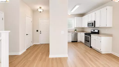 Entry Way - 62 W Brookside Dr, Cloverdale, CA 95425 photo 1 of 1
