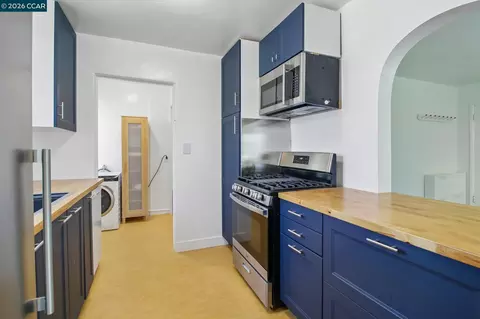 Kitchen - 1520-1522 Francisco St, Berkeley, CA 94703 photo 2 of 3