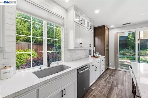 Kitchen - 5625 Applegate Way, Dublin, CA 94568 photo 6 of 6